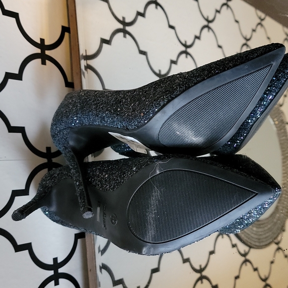 Heels - Picture 3 of 4